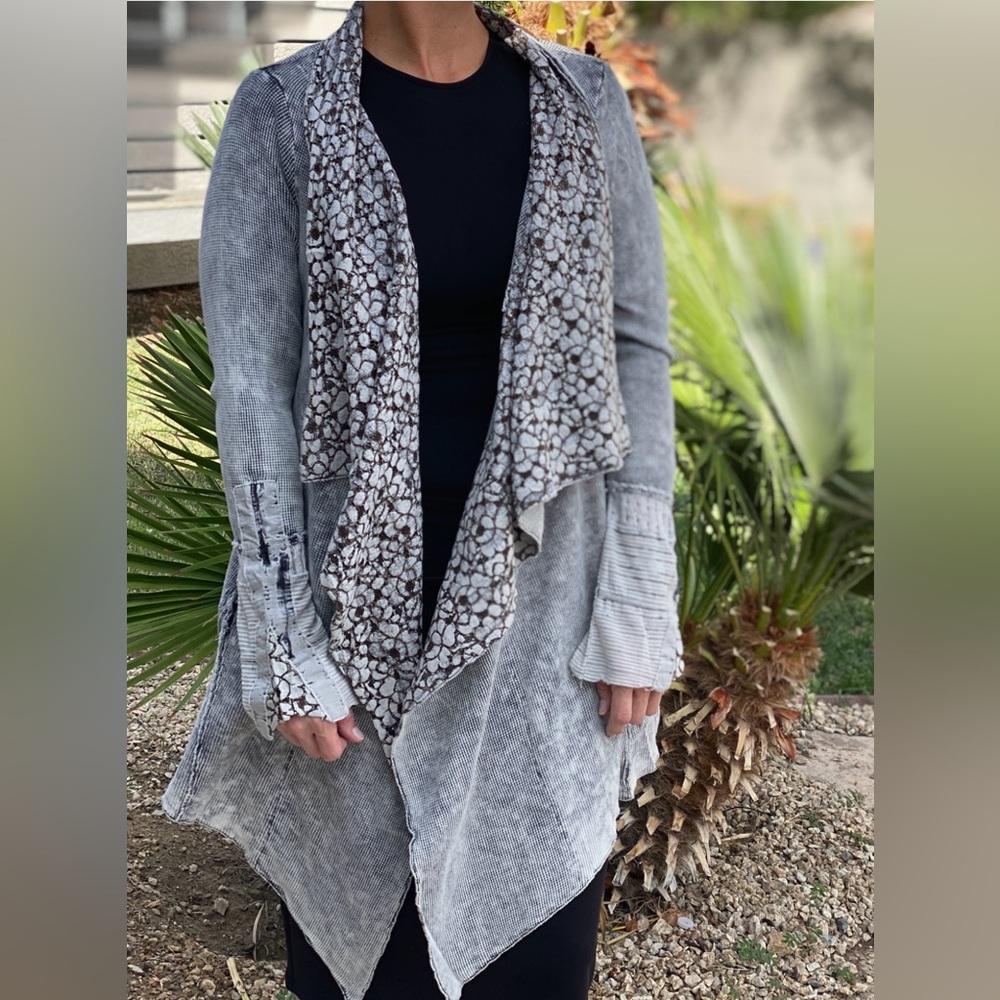 Nwt Aratta Silent Journey Gray and Black Lace detail Patterned Cardigan Small